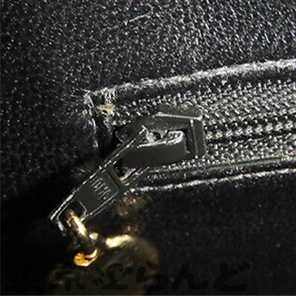 Pre-Loved Chanel Caviar Medallion Tote - Picture 7 of 12